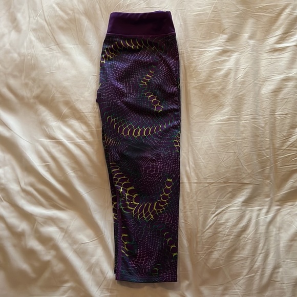 Girls’ Under Armour Leggings and Sports Bra Set - Picture 2 of 7